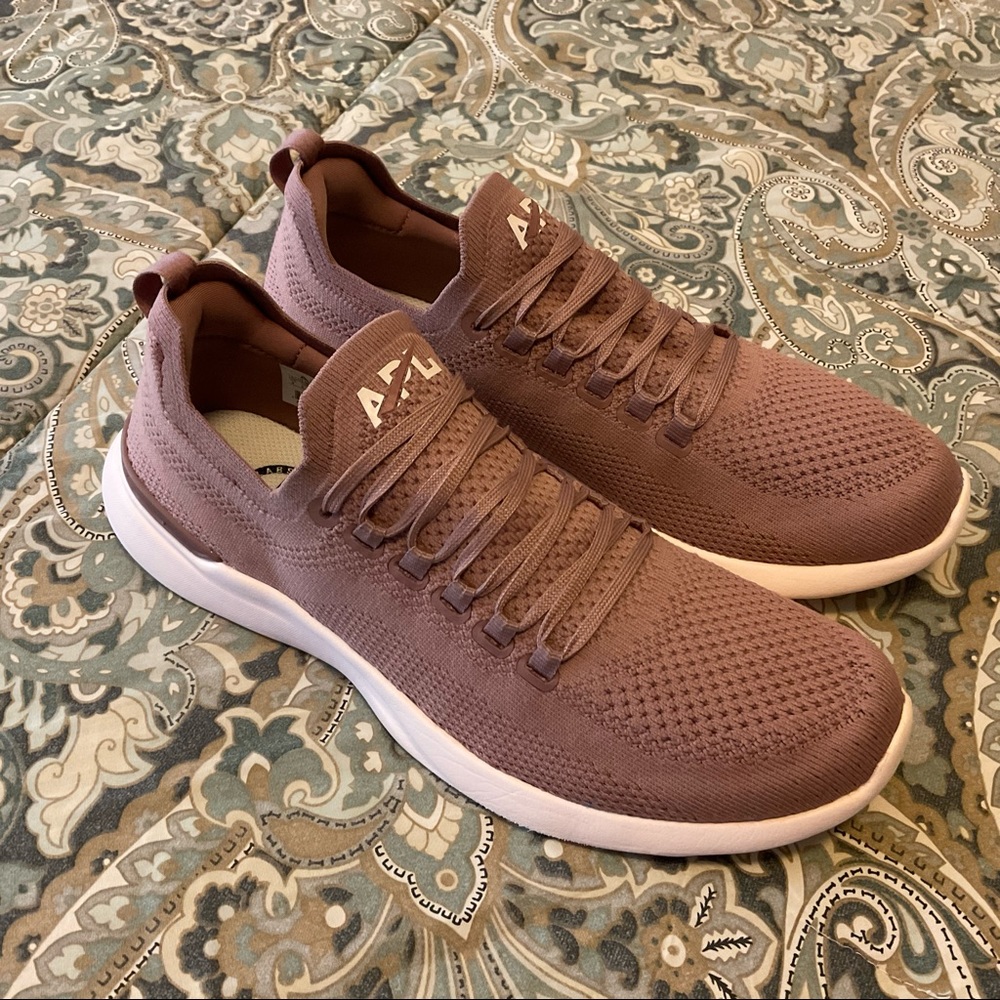EUC APL Techloom Breeze Beachwood Womens Sz 9